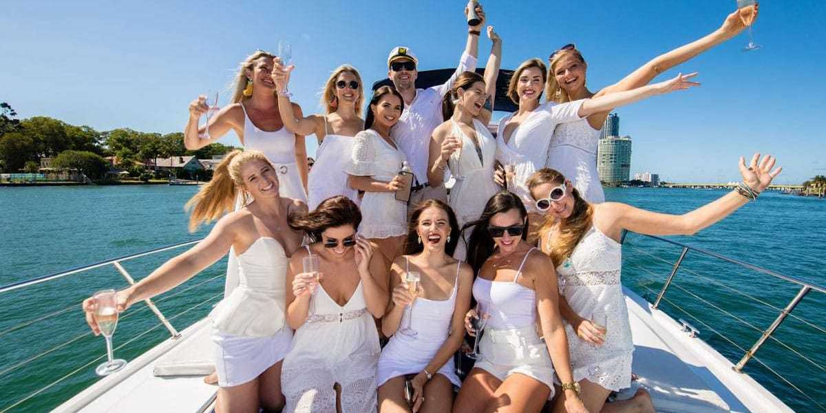 How to Plan the Perfect Family Reunion on a Yacht?: Tips, Costs & Activities in Dubai, UAE